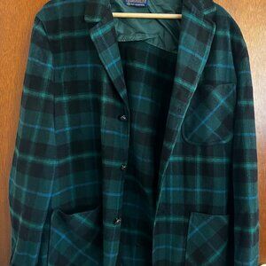 Pendleton Shirt Jacket - Men's MED. An agenda of stylized warmth.
